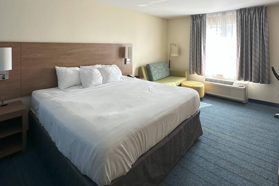 Standard Room, 1 King Bed with Sofa bed, Non Smoking, Ground Floor | Desk, iron/ironing board, free cribs/infant beds, free rollaway beds