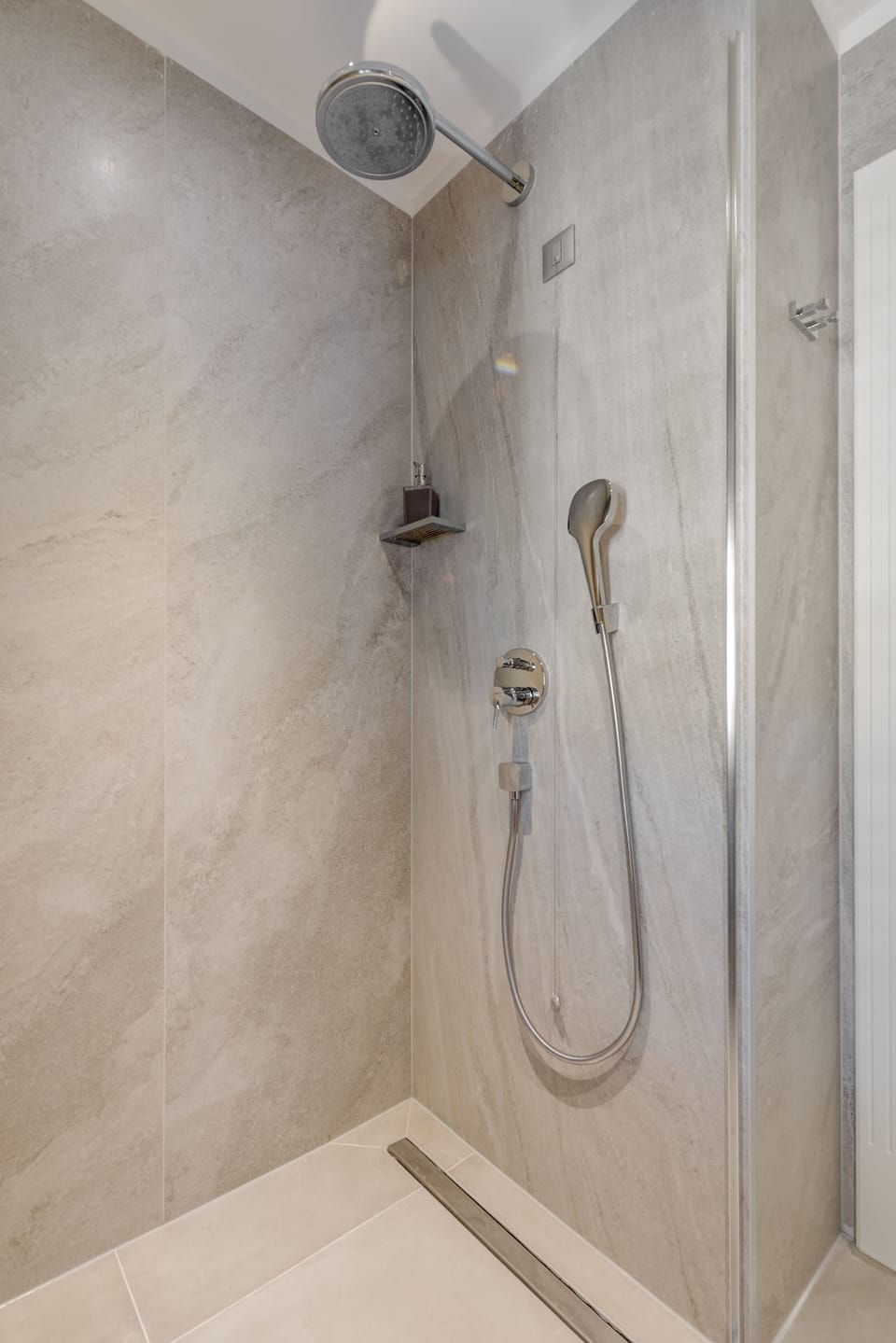 Superior Double Room | Bathroom | Shower, hair dryer, towels