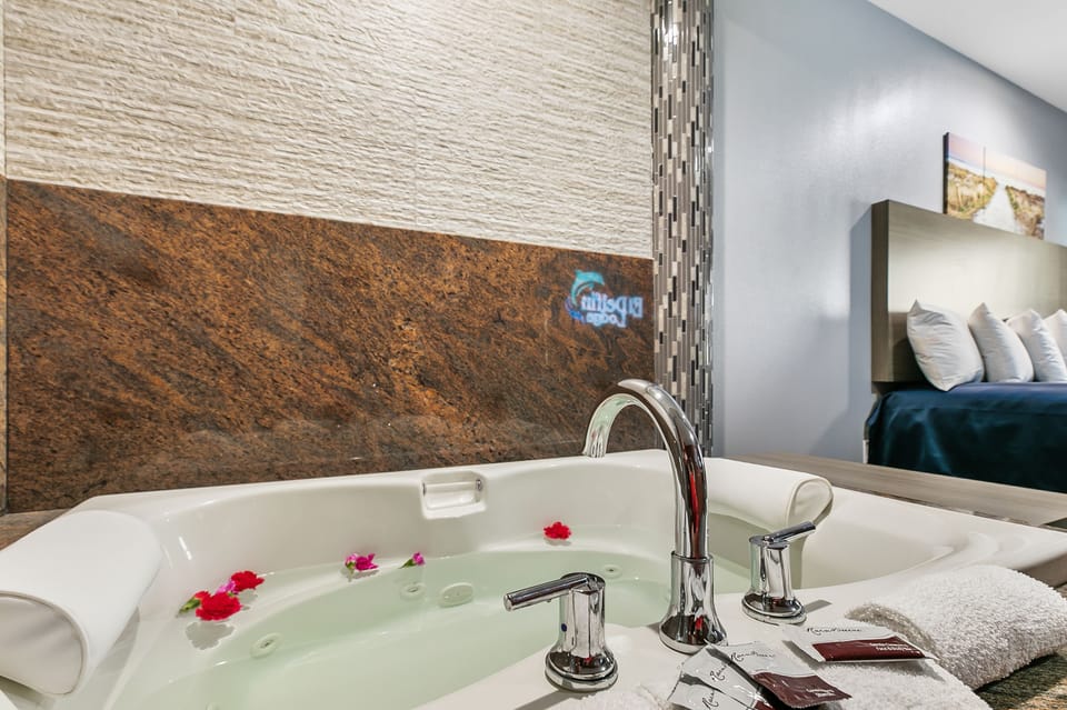 Honeymoon Room - King Bed with Jacuzzi | Premium bedding, down comforters, pillowtop beds, individually decorated