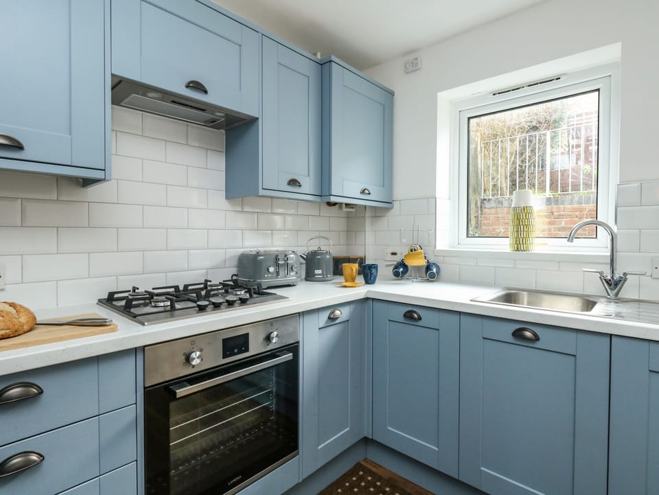 Cottage | Private kitchen | Fridge, dishwasher, electric kettle, toaster