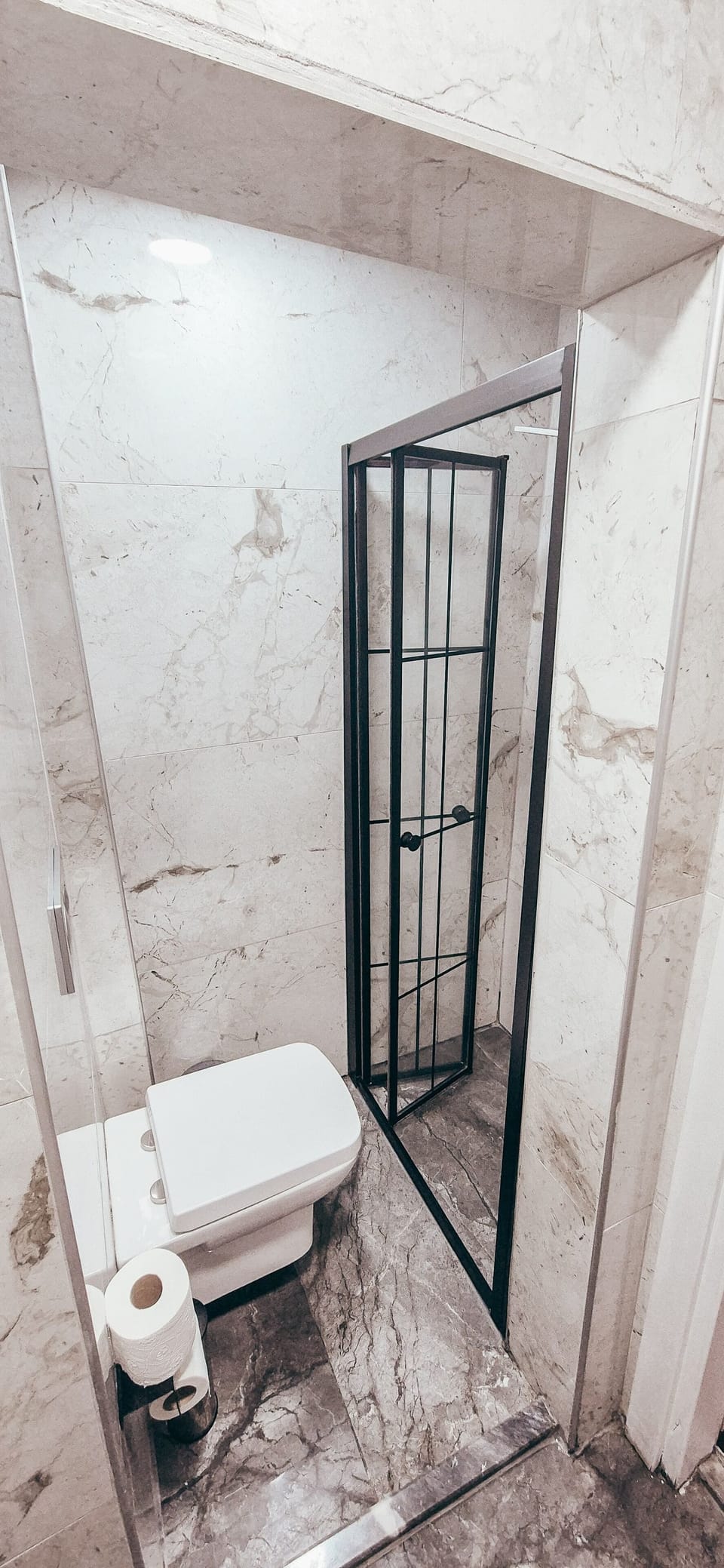 Standard Room | Bathroom | Shower, hair dryer, slippers, towels