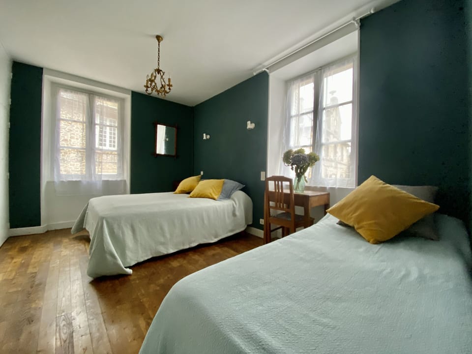 Comfort Triple Room | Desk, free WiFi