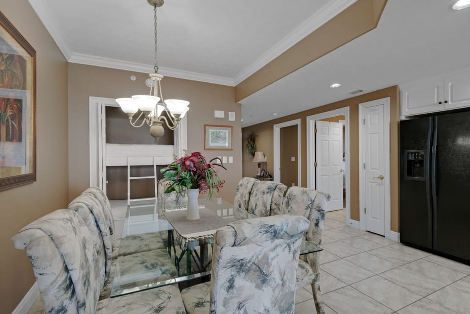 Condo, Multiple Beds, Hot Tub | Dining