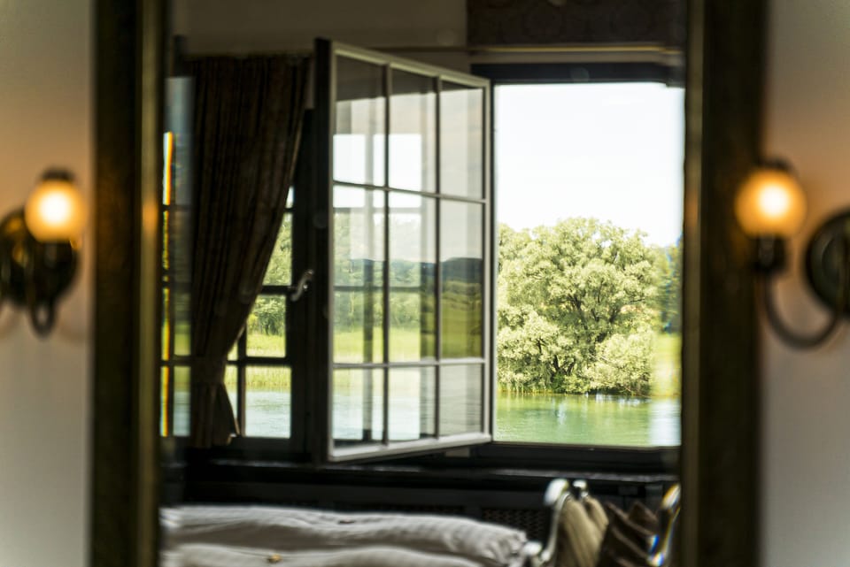 Suite | Hypo-allergenic bedding, individually decorated, individually furnished