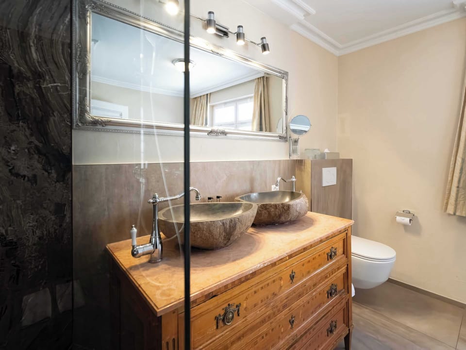 Superior Double Room | Bathroom | Free toiletries, hair dryer, towels, soap