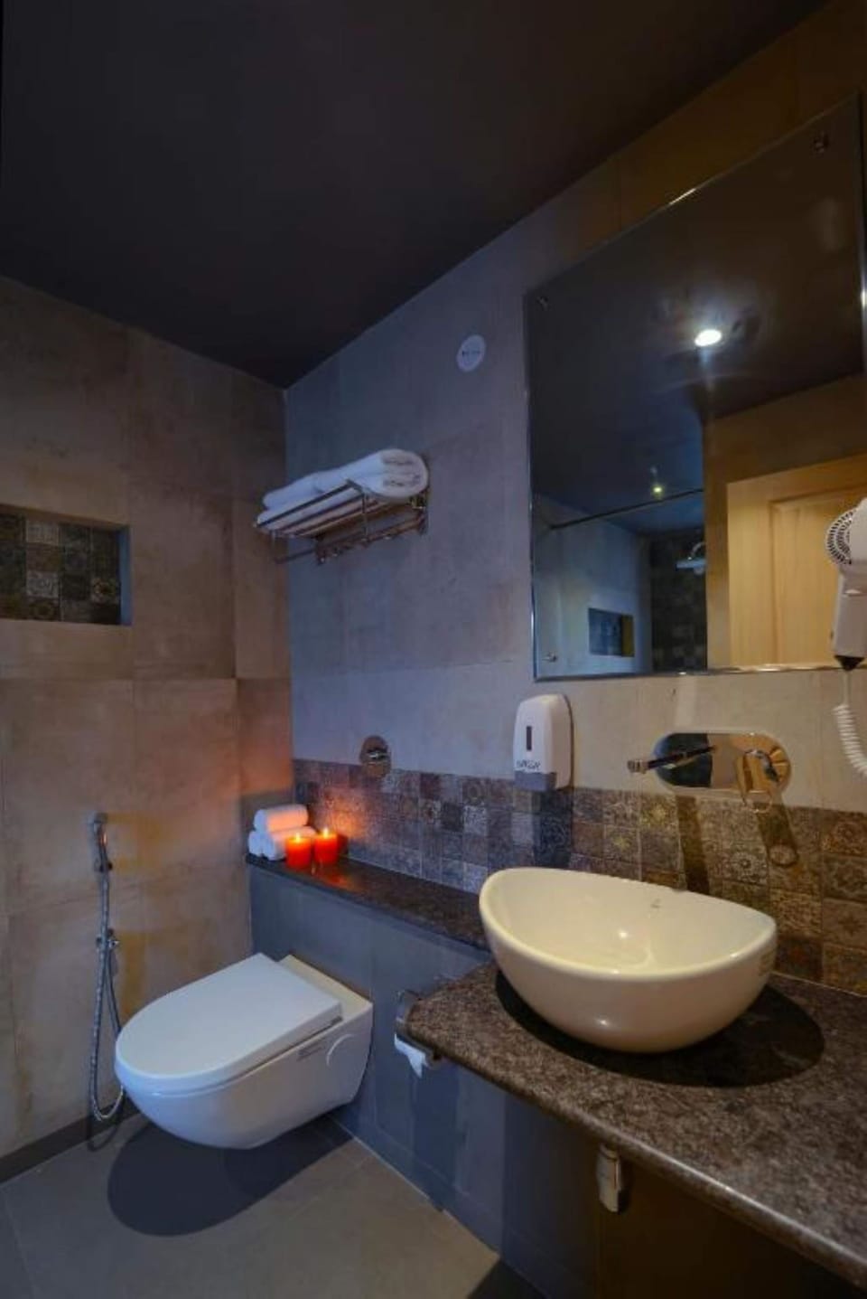 Shower, rainfall showerhead, free toiletries, hair dryer