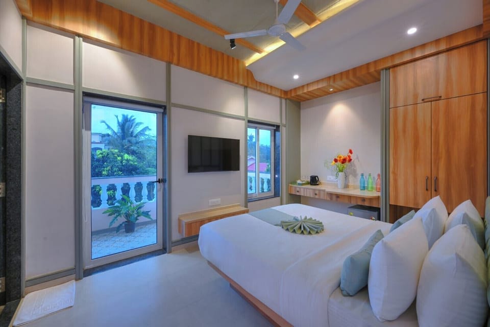 Executive Double Room, Balcony | Premium bedding, memory foam beds, desk, laptop workspace