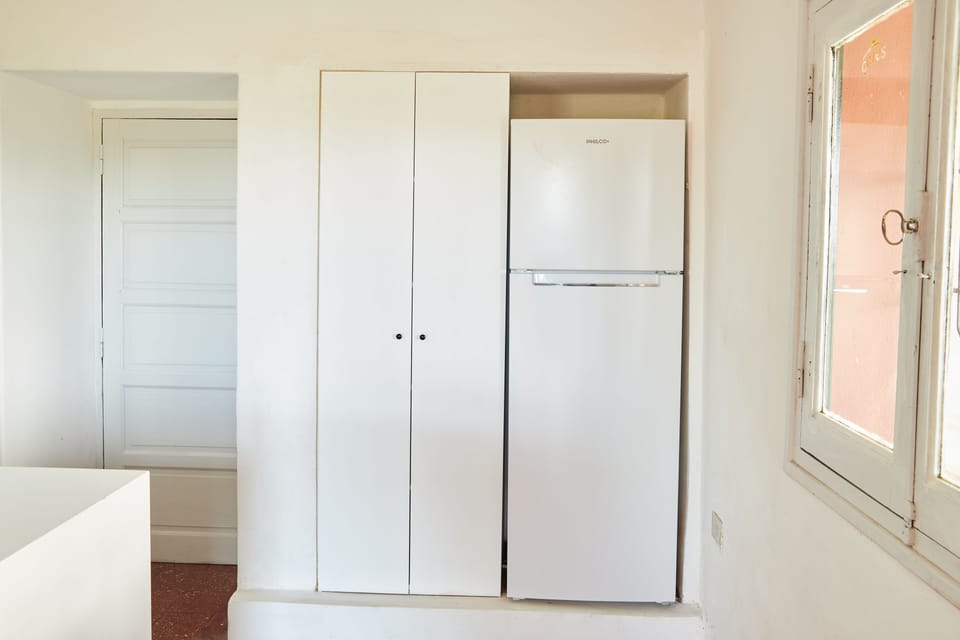 Cottage | Private kitchen | Full-size fridge, microwave, oven, coffee/tea maker