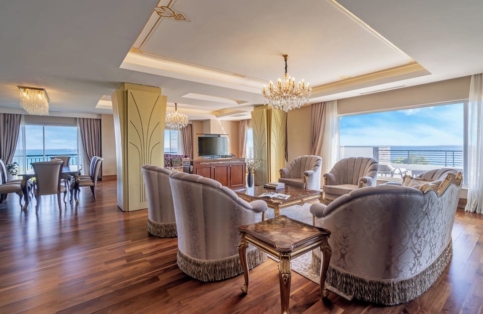 Presidential Suite, 1 King Bed | Free minibar, in-room safe, desk, free WiFi