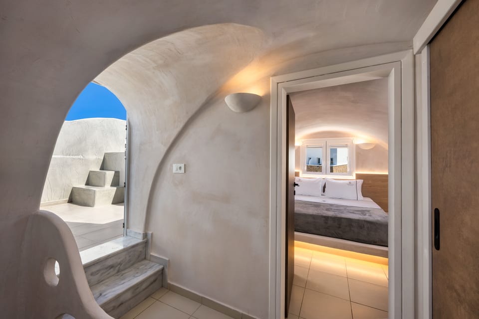 Master Suite, Sea View & Outdoor Hot Tub | Premium bedding, in-room safe, desk, laptop workspace