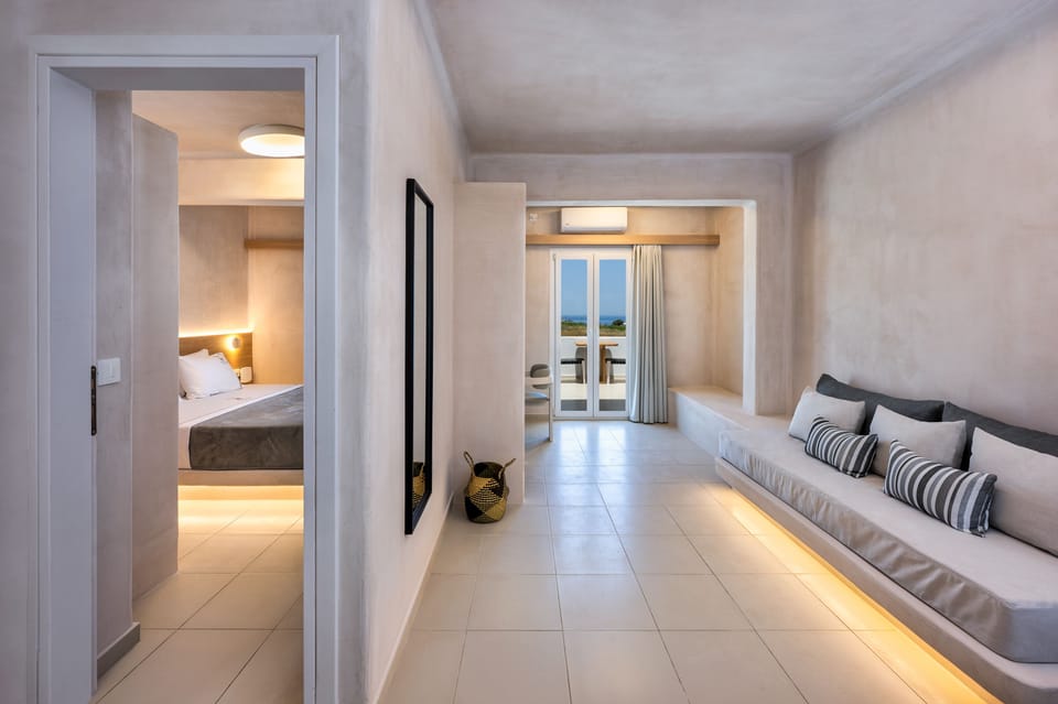 Honeymoon Suite, Sea View & Outdoor Hot Tub | Living area | 42-inch plasma TV with satellite channels, TV, books