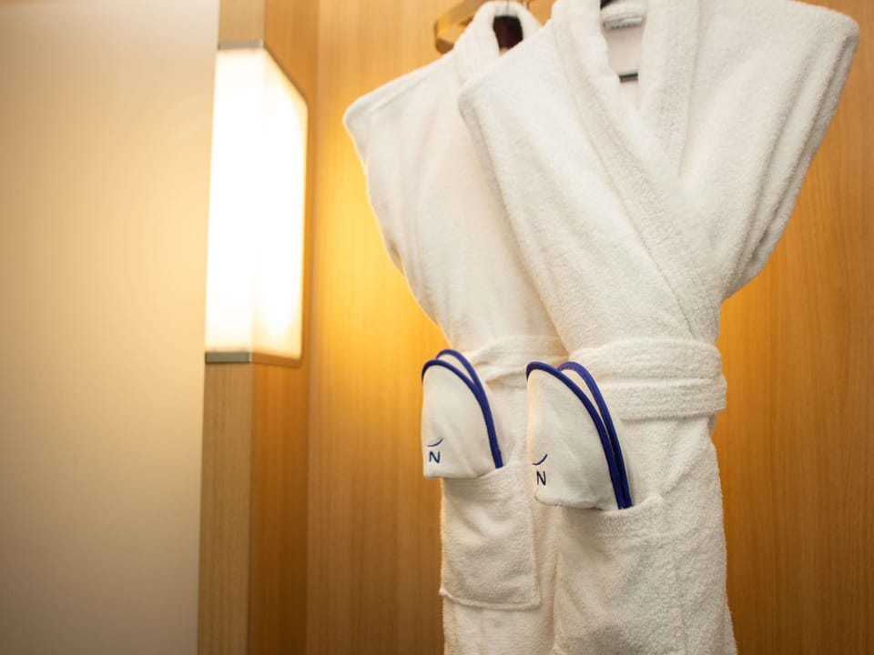 Hypo-allergenic bedding, minibar, in-room safe, desk