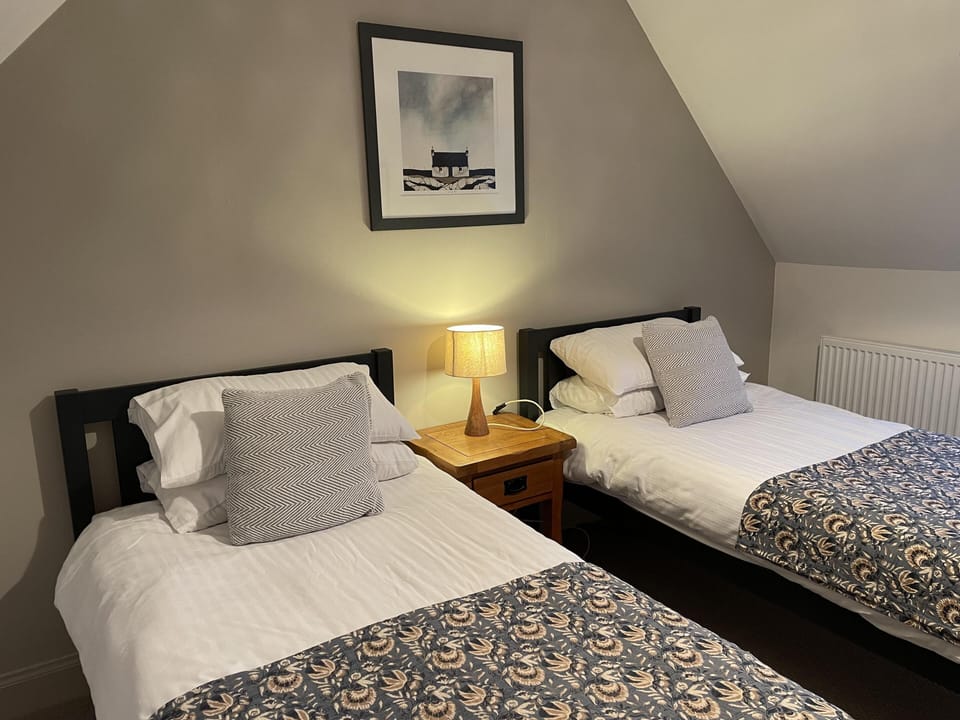 Cottage | 2 bedrooms, free WiFi, bed sheets
