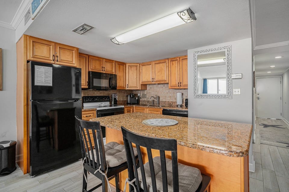 Condo, 1 Bedroom | Private kitchen | Fridge, oven, coffee/tea maker, toaster