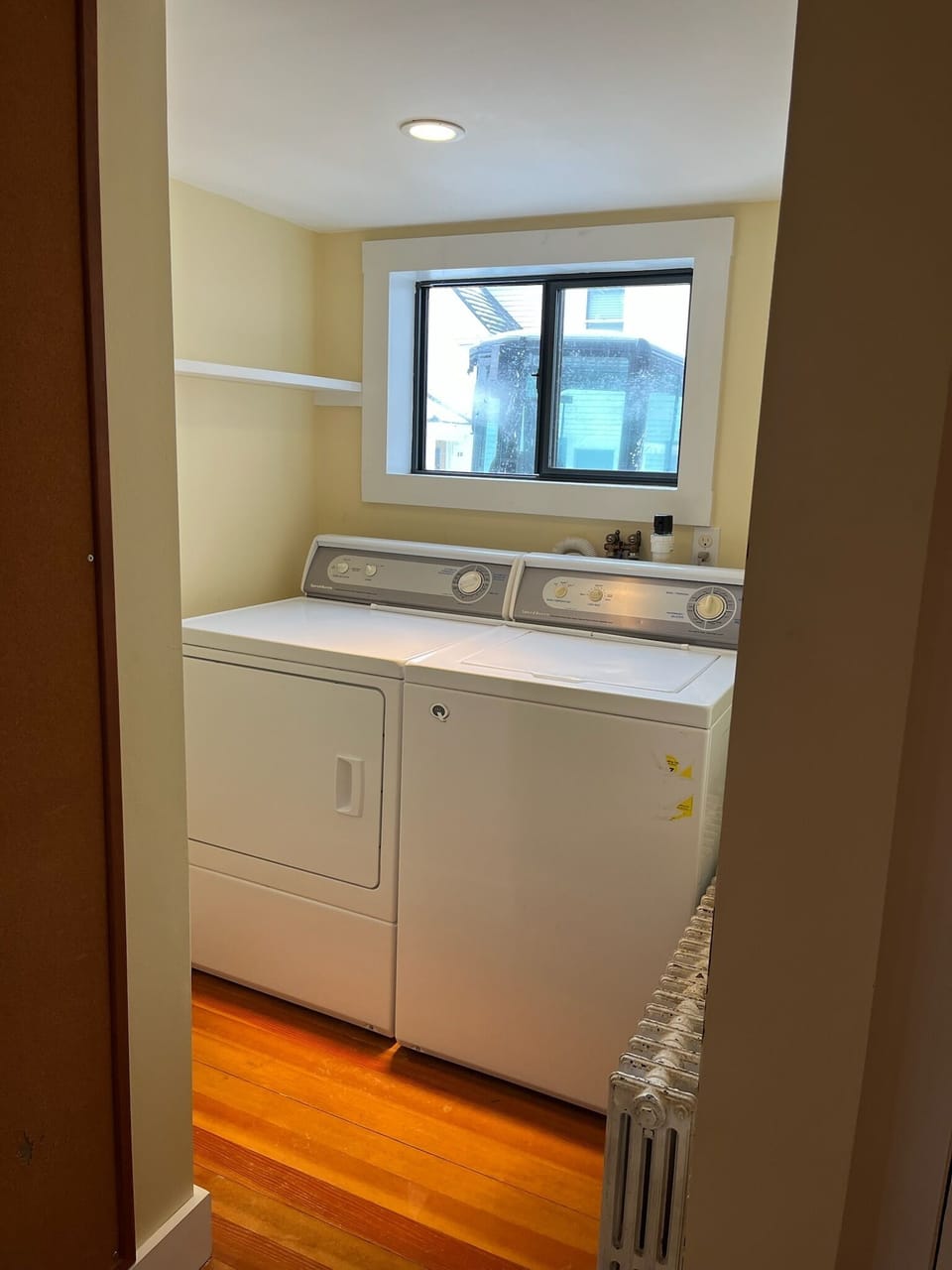 House | Bathroom | Hair dryer, towels, soap, shampoo