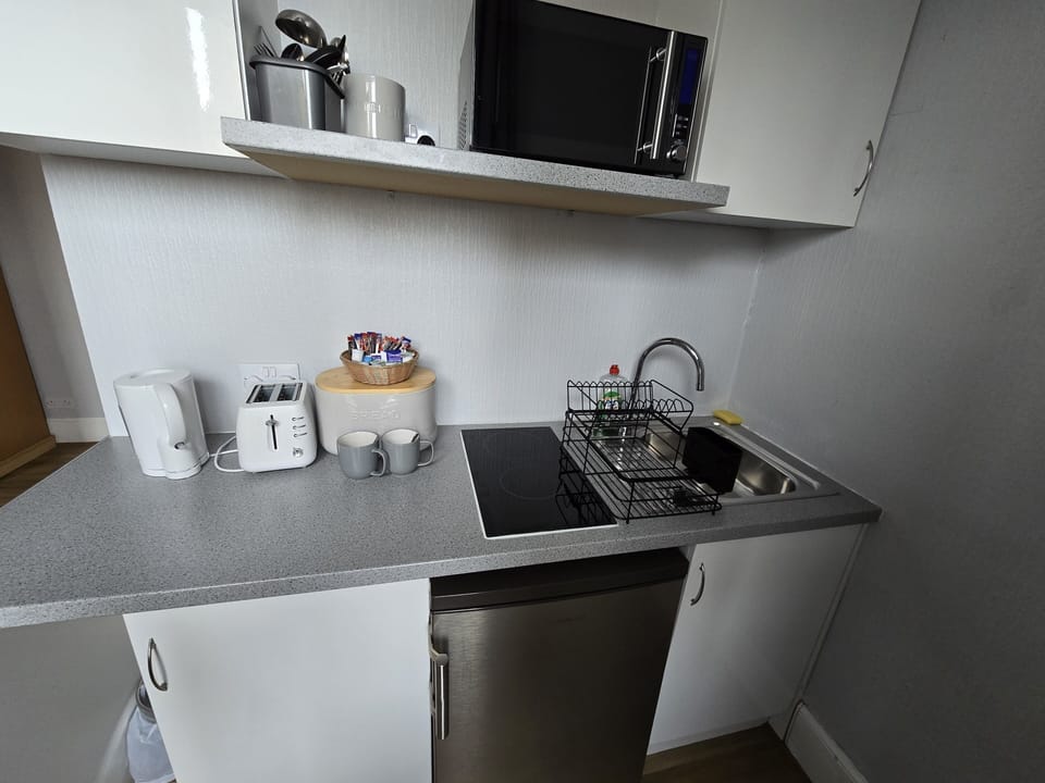 Superior Studio | Desk, iron/ironing board, free WiFi, bed sheets