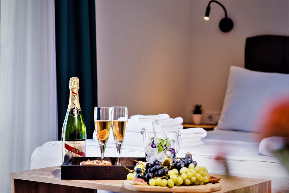 Laptop workspace, free WiFi, bed sheets