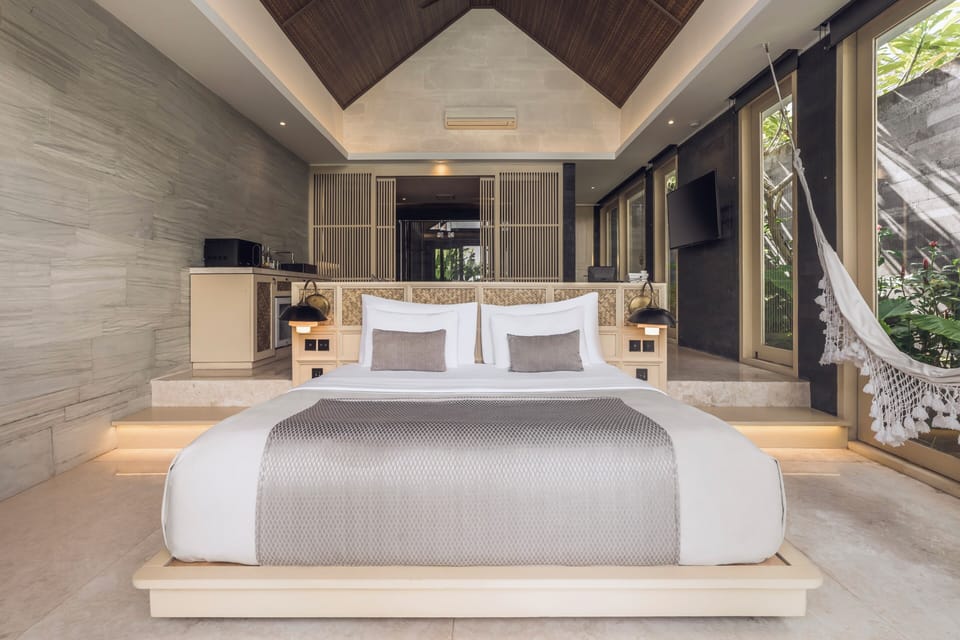 Royal Smart 1 Bedroom Villa with Private Pool & Hot Tub | Premium bedding, minibar, in-room safe, individually furnished