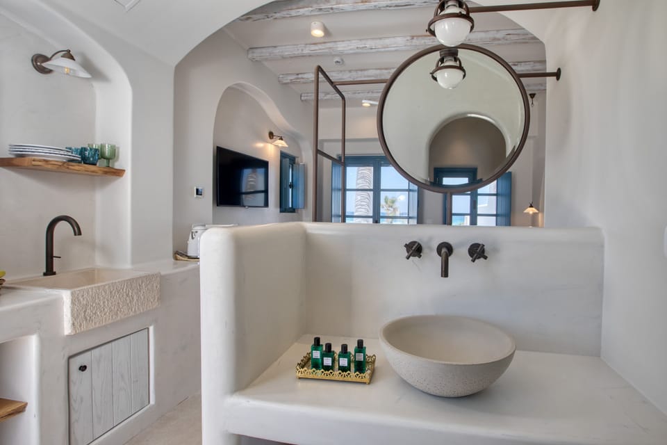 Junior Studio Suite, 1 Queen Bed, Private Pool, Sea View | Bathroom | Shower, rainfall showerhead, designer toiletries, hair dryer