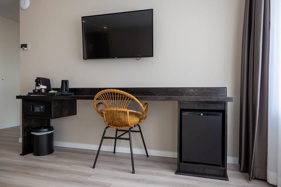 Deluxe Quadruple Room | Memory foam beds, in-room safe, blackout drapes, iron/ironing board