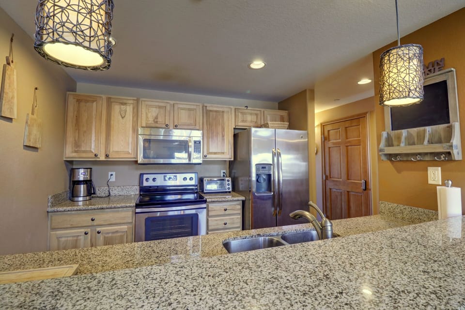 Condo, 2 Bedrooms | Private kitchen | Fridge, oven, stovetop, coffee/tea maker