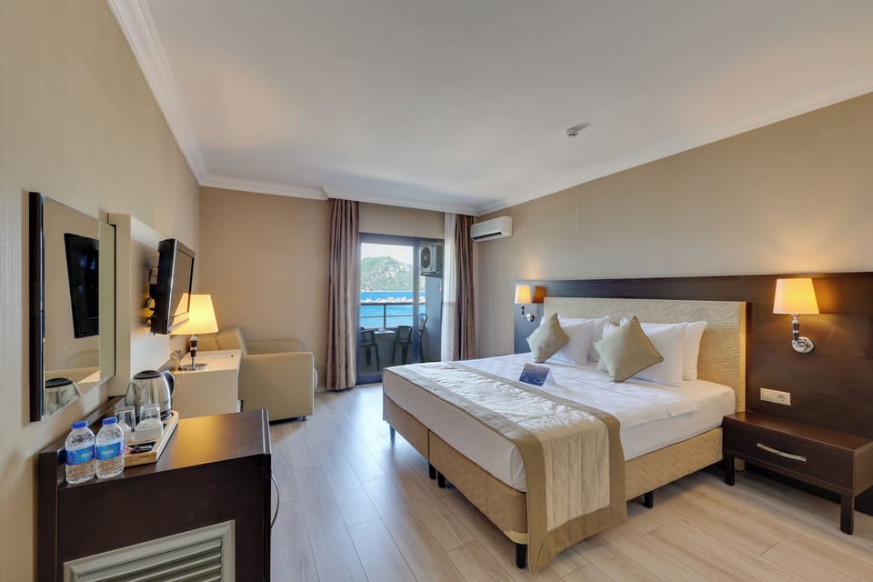 In-room safe, soundproofing, iron/ironing board, free WiFi
