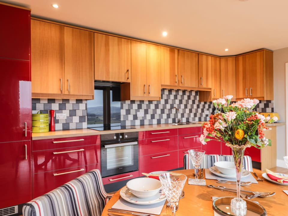 Cottage | Private kitchen | Fridge, microwave, dishwasher, electric kettle