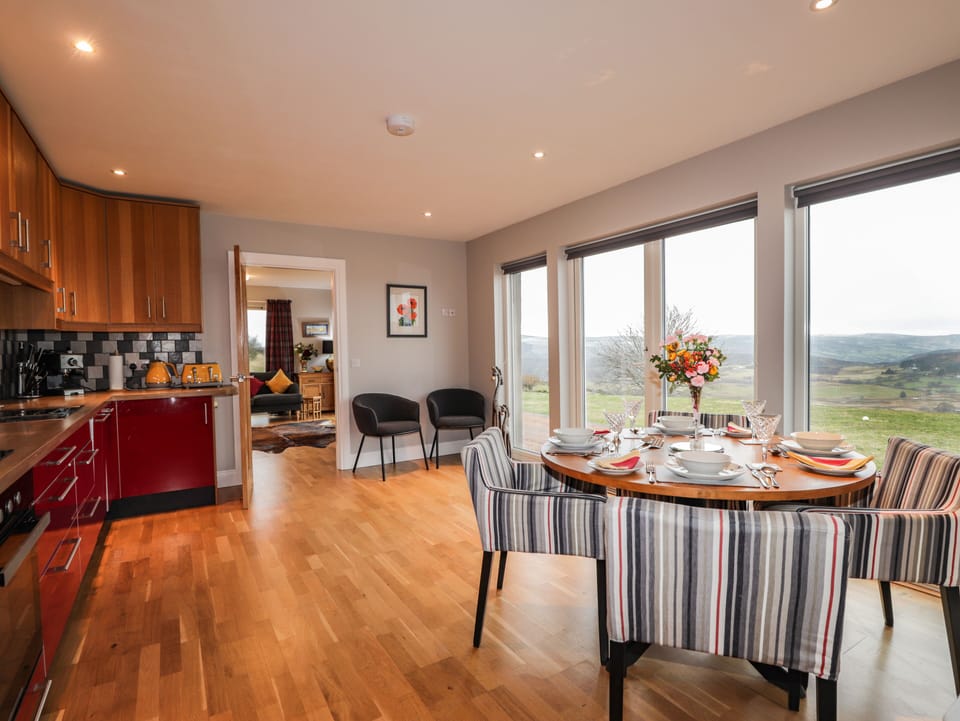 Cottage | Private kitchen | Fridge, dishwasher, electric kettle, toaster