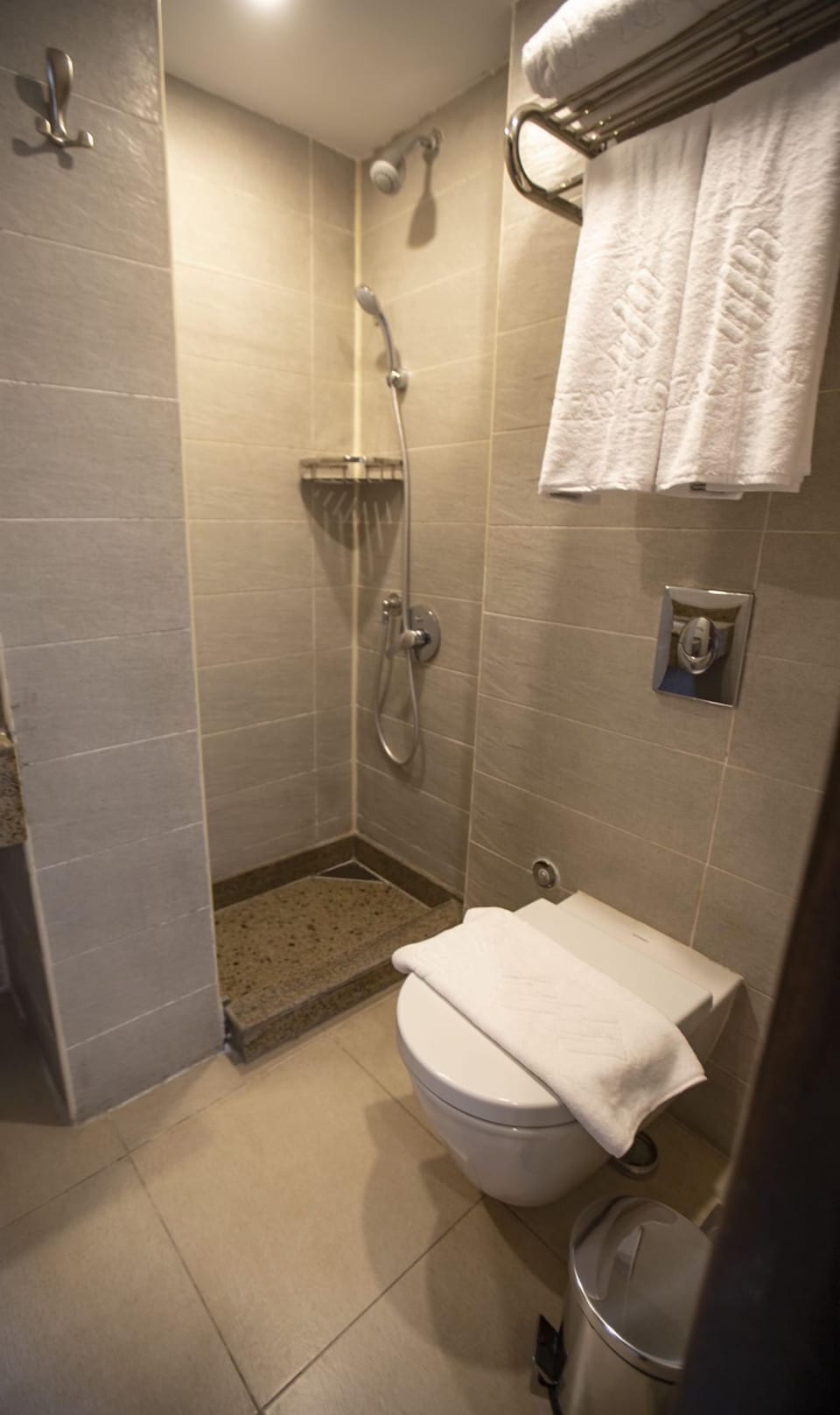 Bathtub, towels