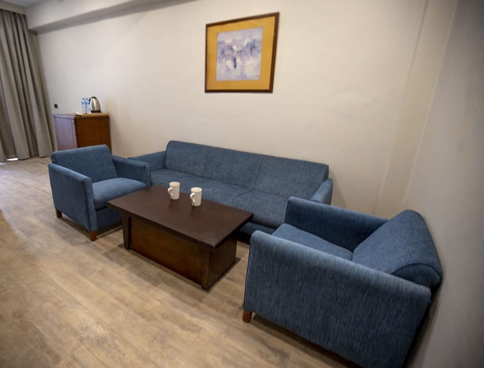 Family Room | Minibar, free WiFi, bed sheets