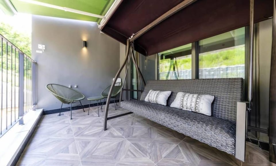 Premium C | Individually decorated, individually furnished, free WiFi, bed sheets