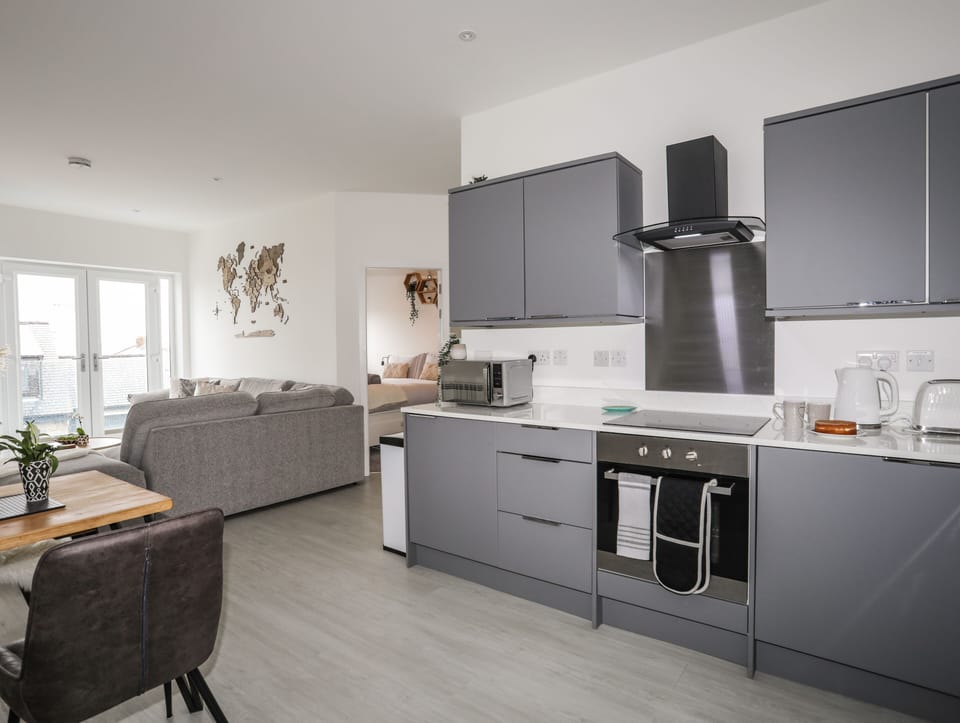 Cottage | Private kitchen | Fridge, dishwasher, electric kettle, toaster