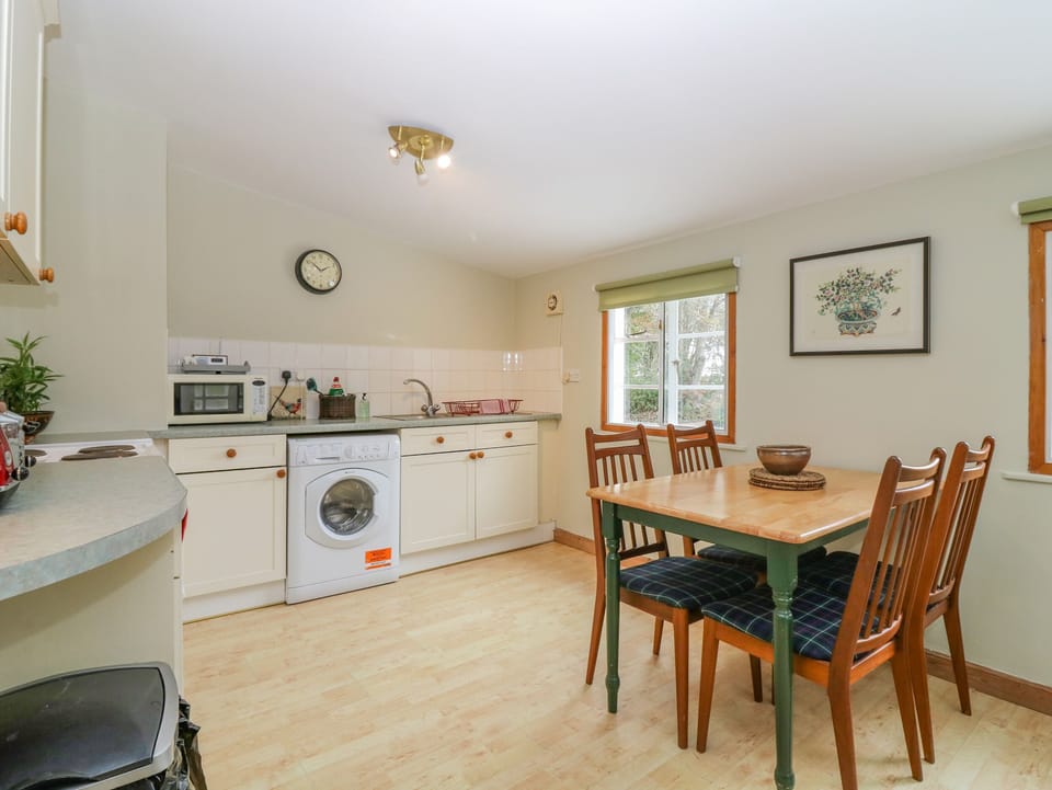 Cottage | Dining
