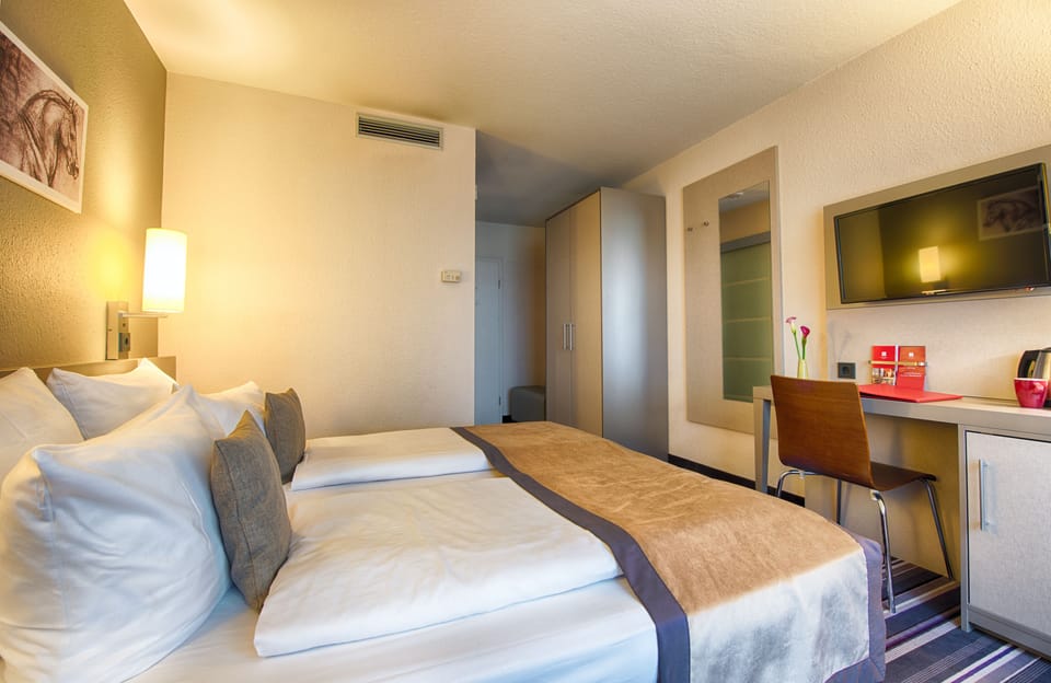 Comfort Room | In-room safe, desk, free cribs/infant beds, free WiFi