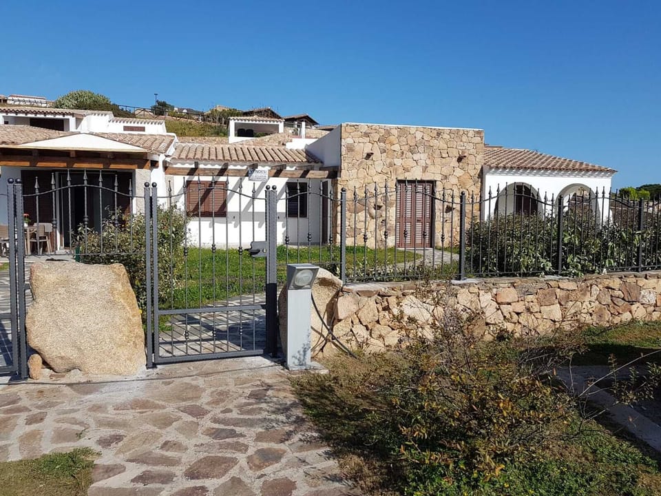 House, 2 Bedrooms, Patio | Property entrance