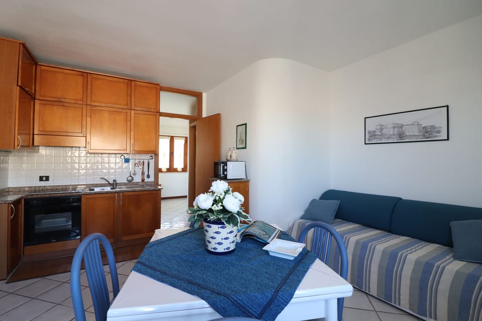 House, 1 Bedroom, Balcony, City View | Interior