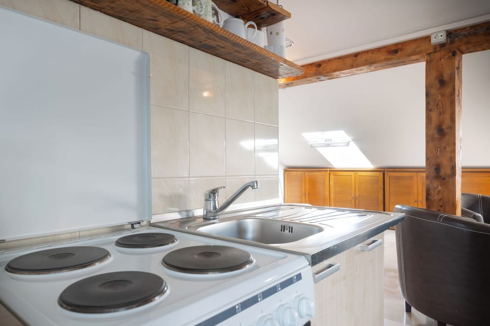 Studio, 1 Bedroom, Smoking, Garden View | Interior