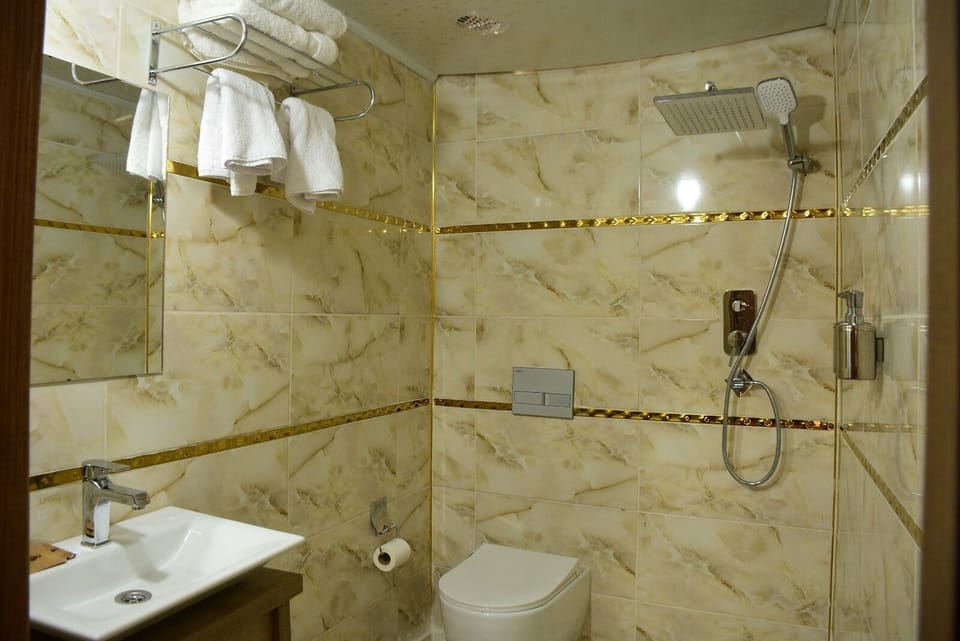 Standard Room | Iron/ironing board, free WiFi, bed sheets