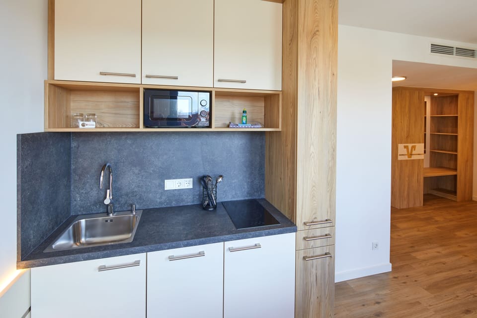 Premium Double Room | In-room safe, desk, soundproofing, WiFi (free)