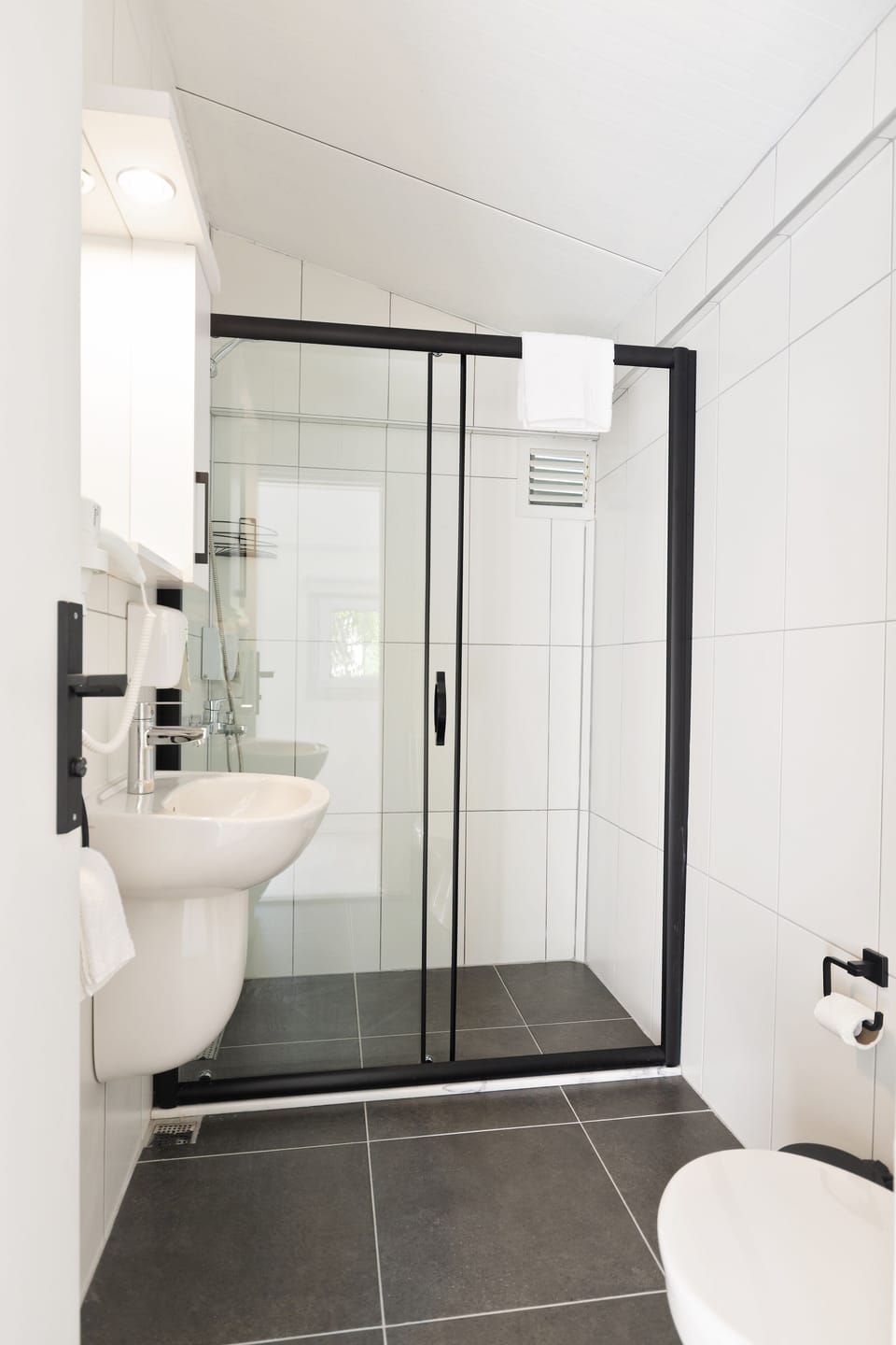 Junior Room | Bathroom | Shower, towels, soap, shampoo