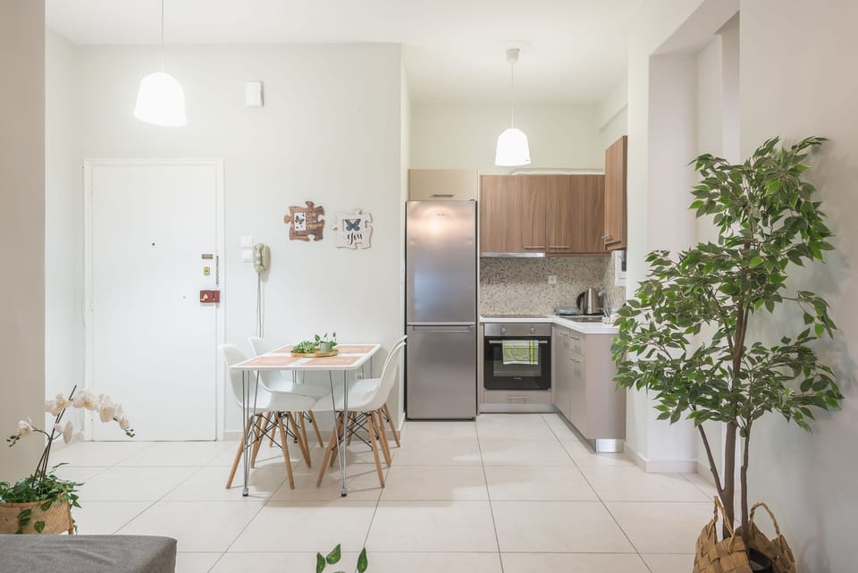 City Apartment | Private kitchen | Full-size fridge, oven, stovetop, espresso maker