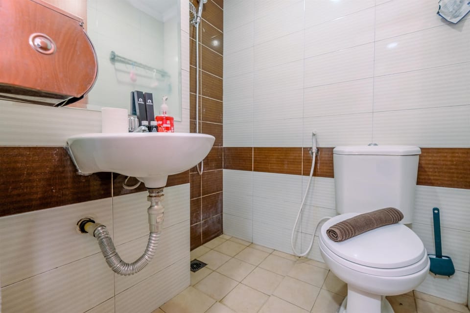 Room | Bathroom | Shower, free toiletries, towels