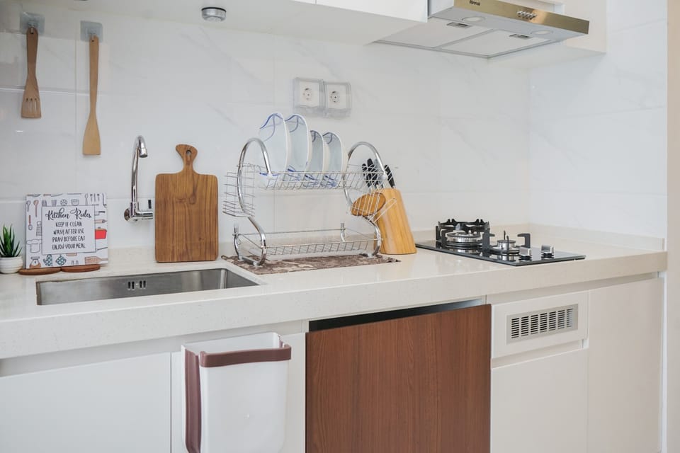 Room | Private kitchen | Fridge, stovetop, electric kettle, cookware/dishes/utensils
