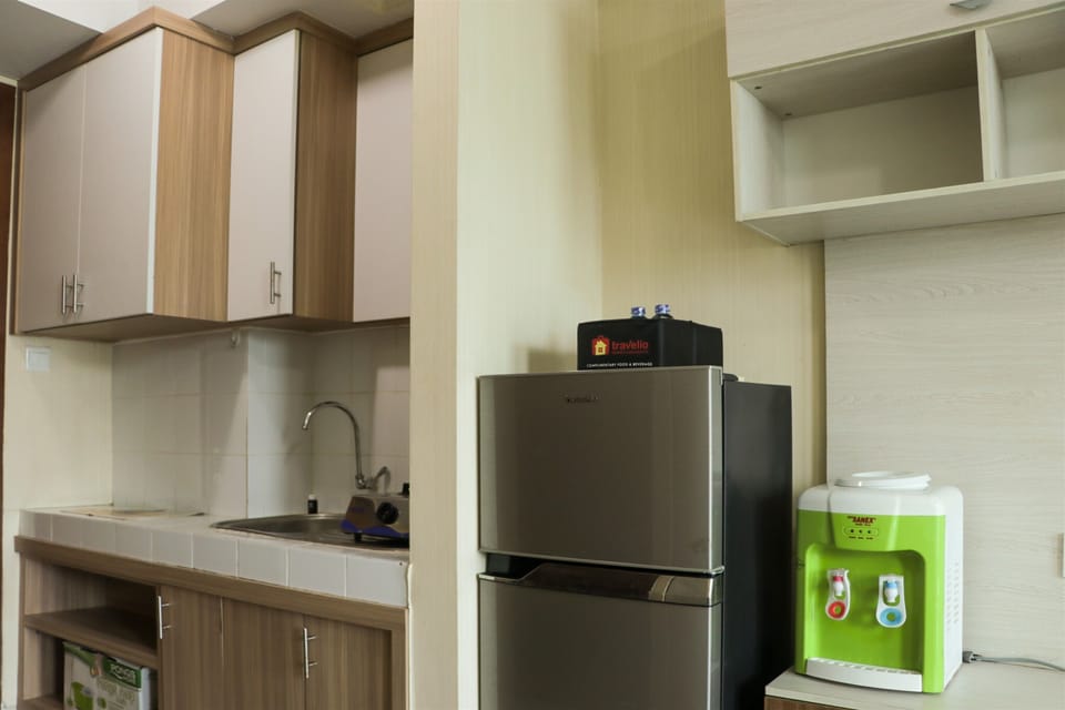 Room | Private kitchen | Fridge, stovetop, cookware/dishes/utensils