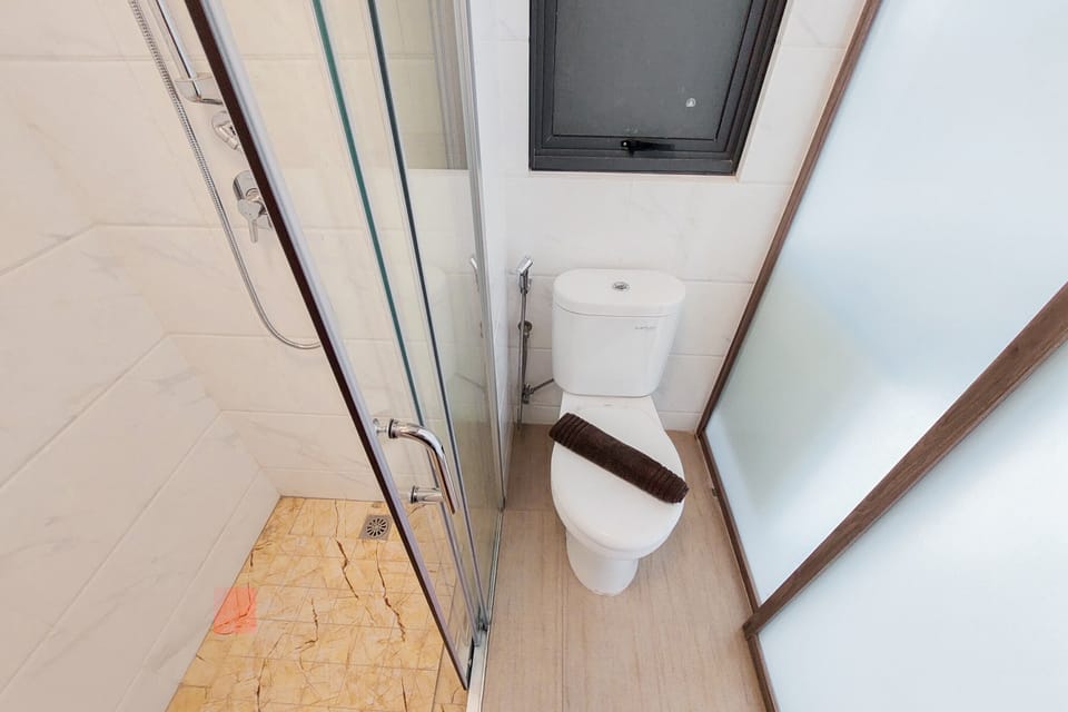 Room | Bathroom | Shower, free toiletries, towels