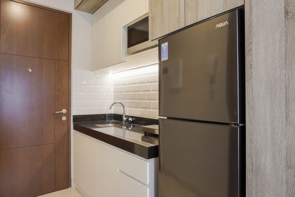 Room | Private kitchen | Fridge, stovetop, cookware/dishes/utensils