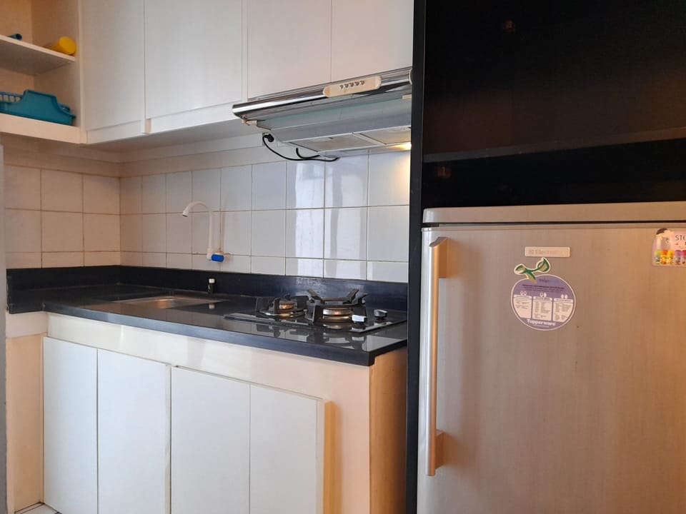 Room | Private kitchen | Fridge, stovetop, cookware/dishes/utensils