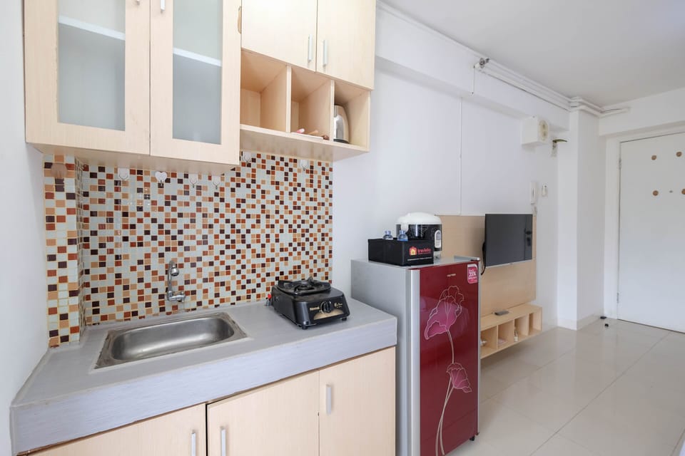 Room | Private kitchen | Fridge, stovetop, cookware/dishes/utensils