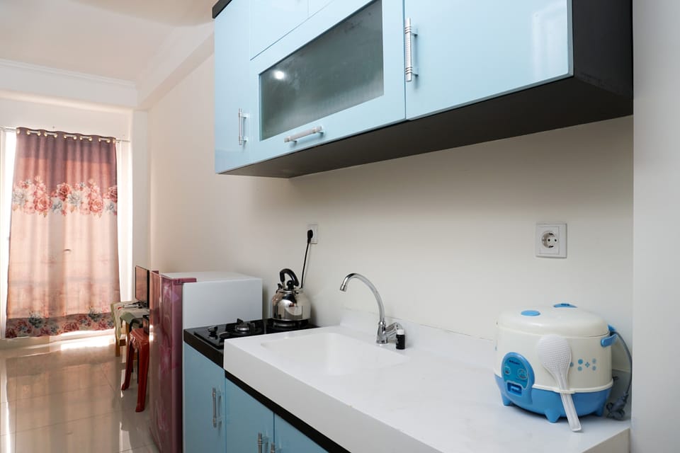 Room | Private kitchen | Fridge, stovetop, cookware/dishes/utensils