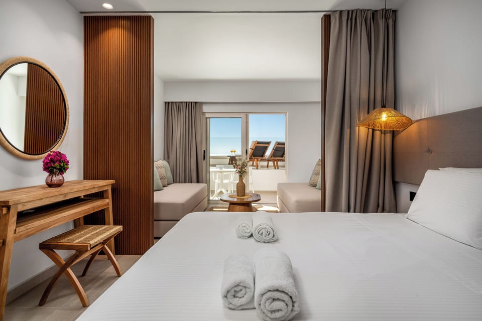 Deluxe Apartment | Memory foam beds, soundproofing, WiFi (free), bed sheets